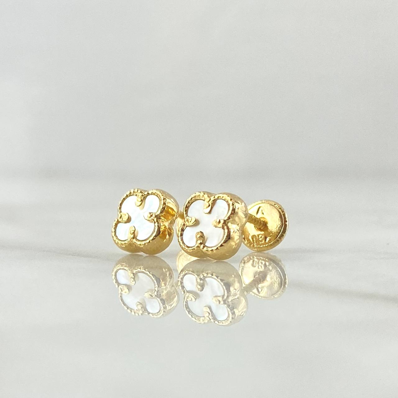 Topos Trebol VCyA 0.9gr / 7mm Nacar Blanco Punteado Oro Amarillo 18K