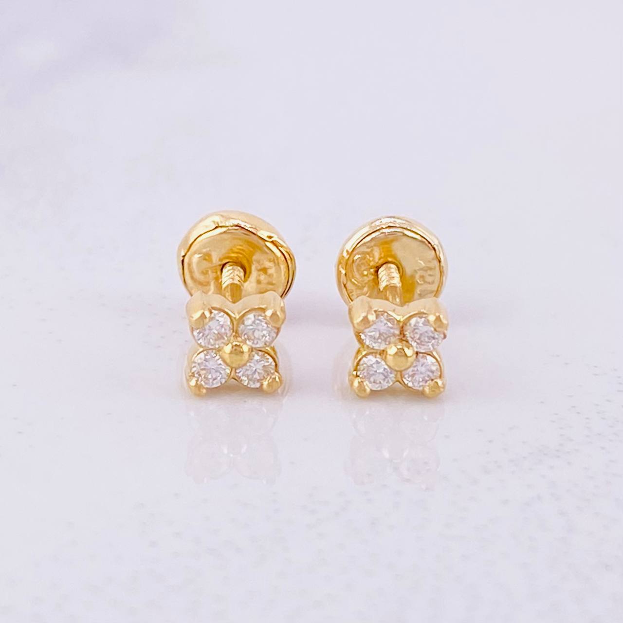 Topos Estrella Diamantes 14pts 1.15g / in / 4.4mm Oro Amarillo 18K