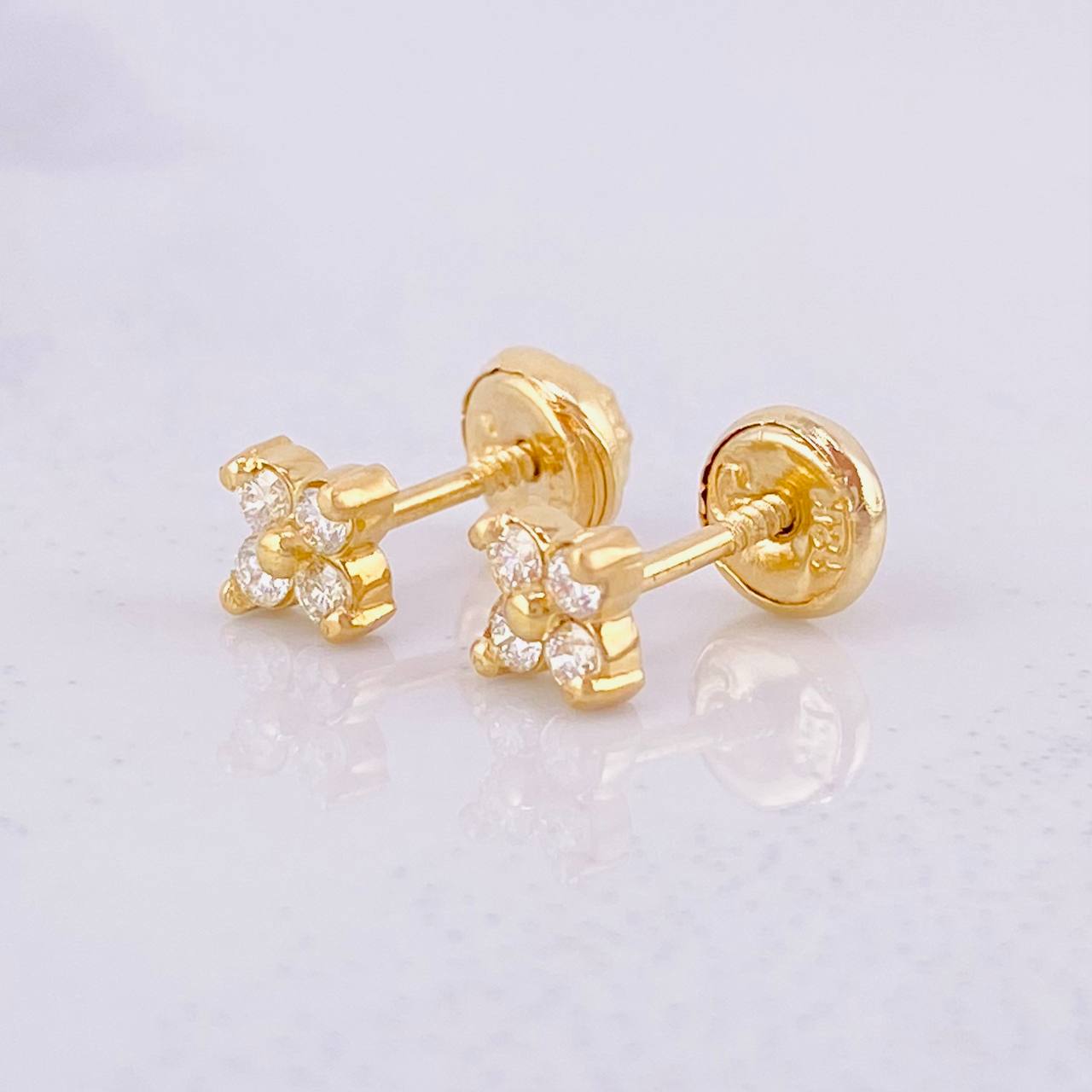 Topos Estrella Diamantes 14pts 1.15g / in / 4.4mm Oro Amarillo 18K