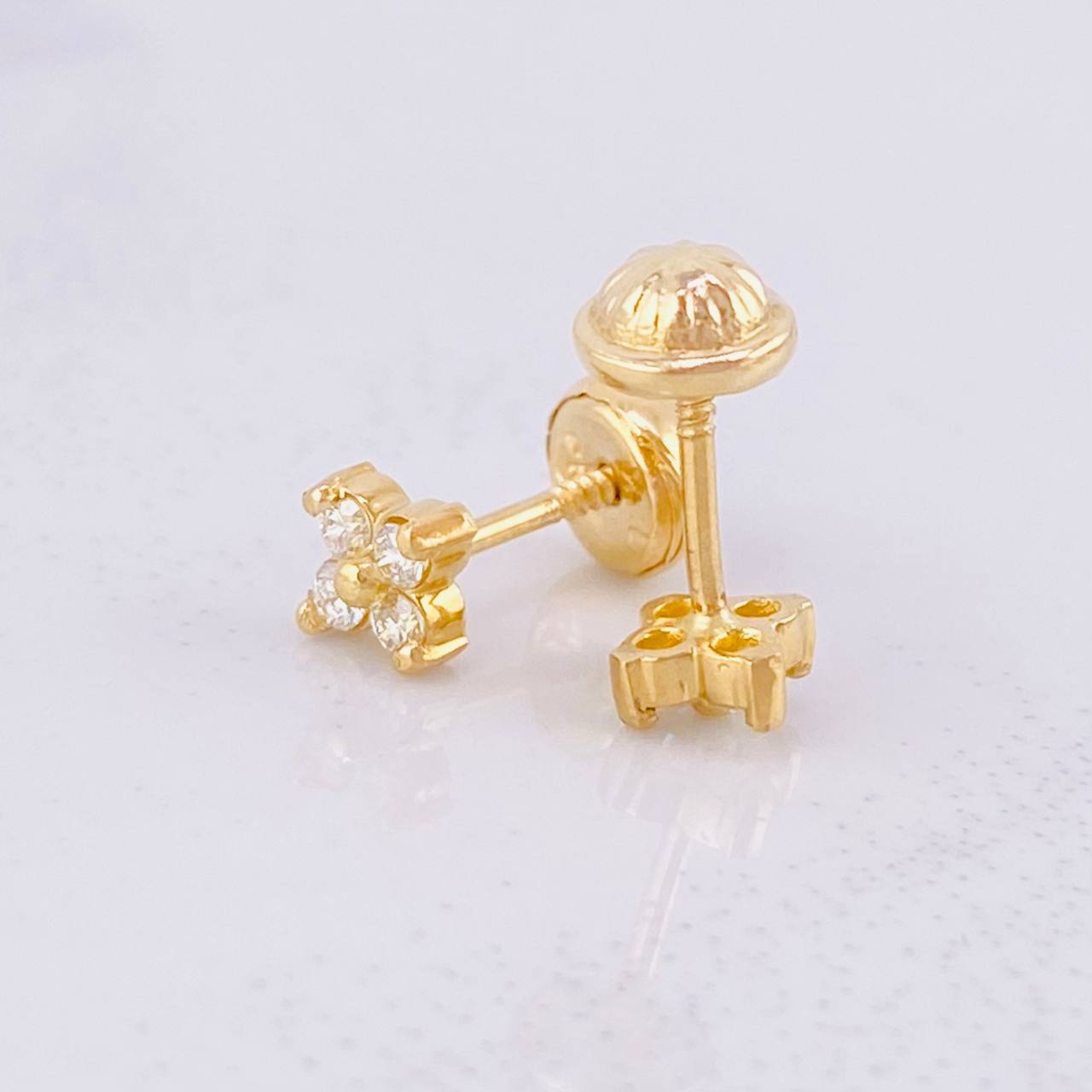 Topos Estrella Diamantes 14pts 1.15g / in / 4.4mm Oro Amarillo 18K