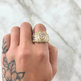 Anillo Signo Peso 12.9gr / T11 / Circones Blancos Tres Oros 18K