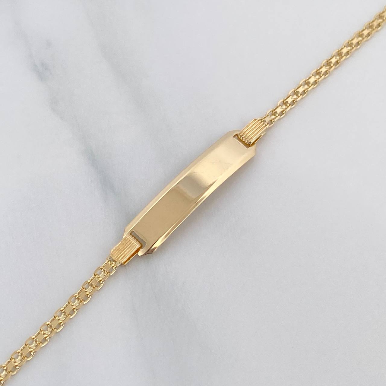 Pulso Chino Placa Rectangular 3.35 g / 6 3/4 in / 2.2 mm Oro Amarillo 18K