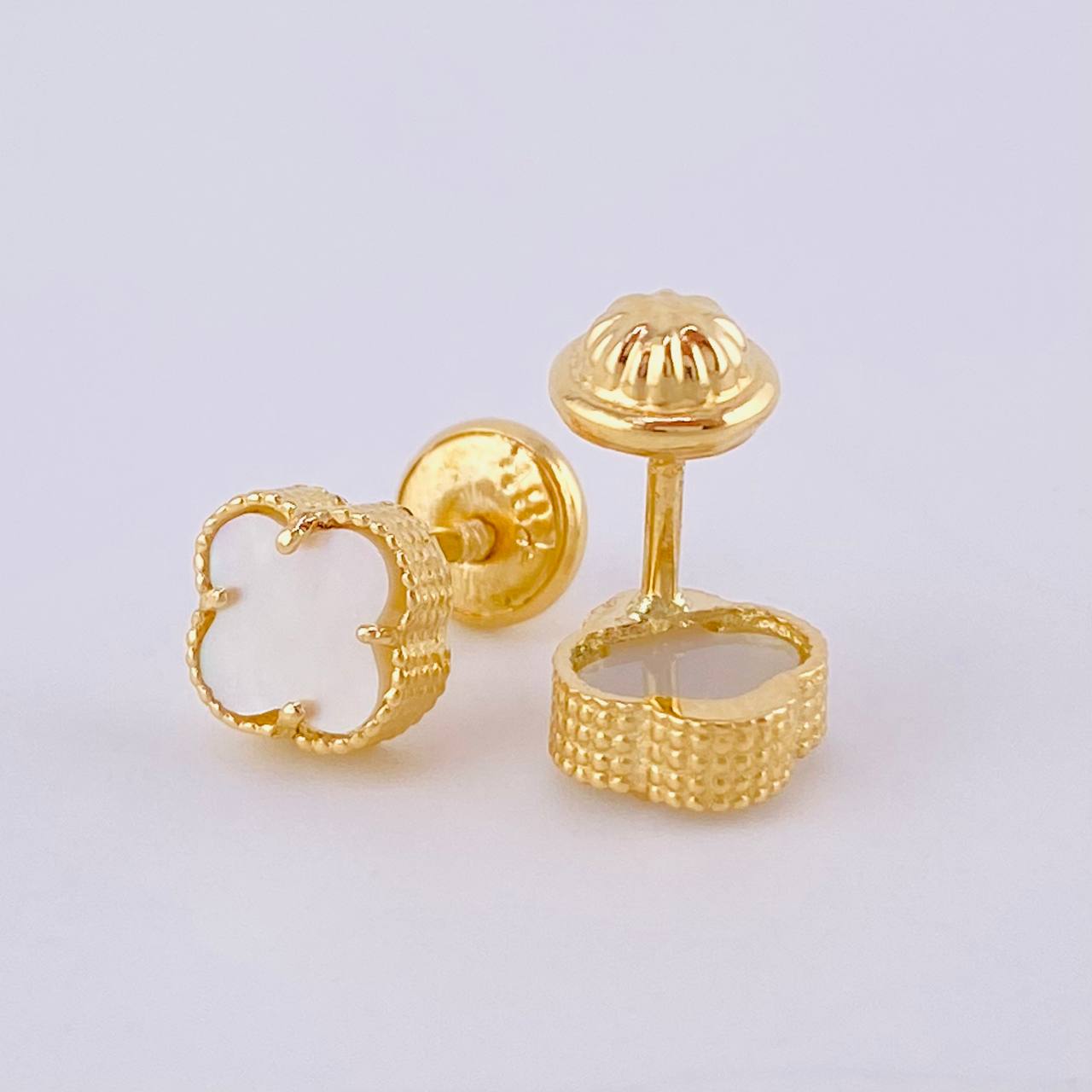 Clover White Stud Earrings 1.35 g / in / 6.1 mm Yellow Gold 18K