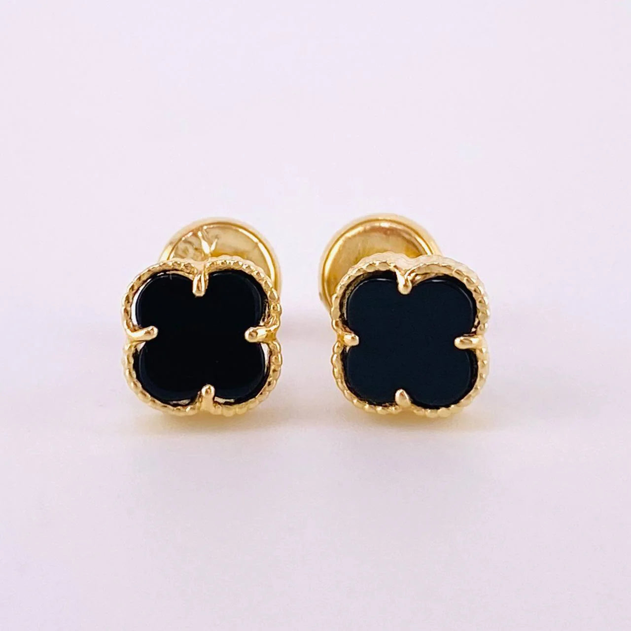 Topos Trébol Ónix Negro 1.35 g / in / 6.3 mm Oro Amarillo 18K