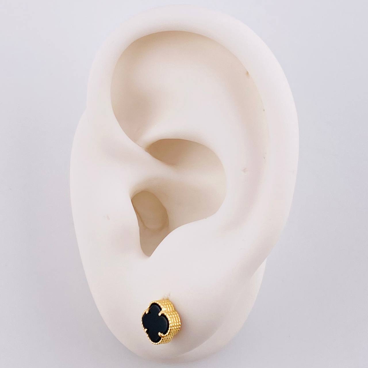 Topos Trebol Onix Negro 1.4 g / in / 6.2 mm Oro Amarillo 18K