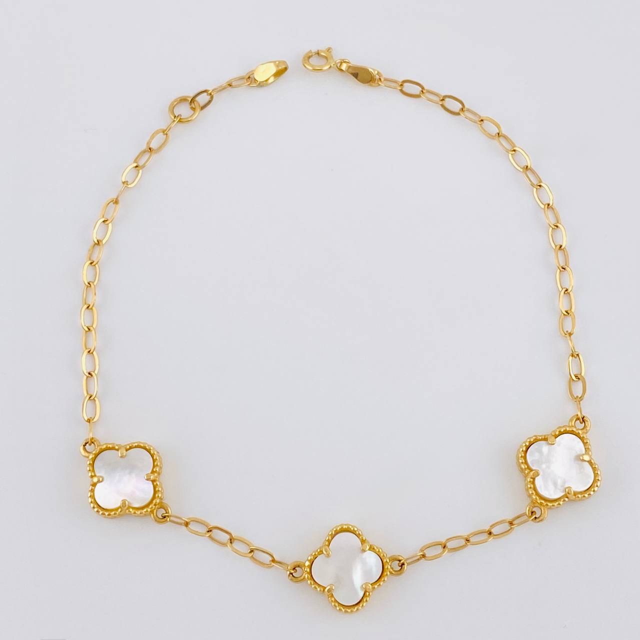 Pulso Trebol Nacar Blanco Diamantado 4.15gr / 7 3/4 in / 10mm Oro Amarillo Nac.Esp. 18K