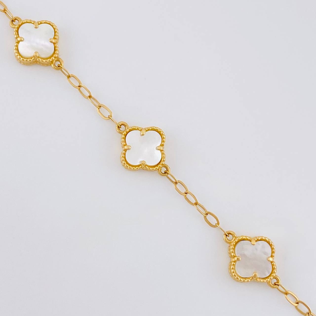 Pulso Trebol Nacar Blanco Diamantado 4.15gr / 7 3/4 in / 10mm Oro Amarillo Nac.Esp. 18K