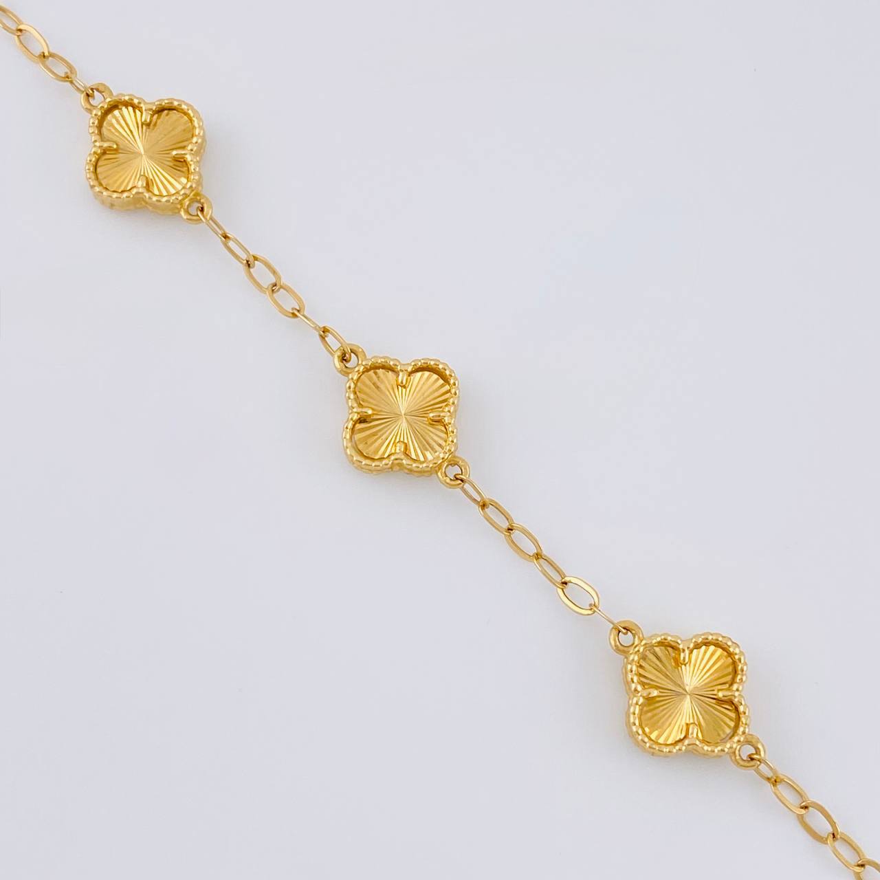 Pulso Trebol Nacar Blanco Diamantado 4.15gr / 7 3/4 in / 10mm Oro Amarillo Nac.Esp. 18K