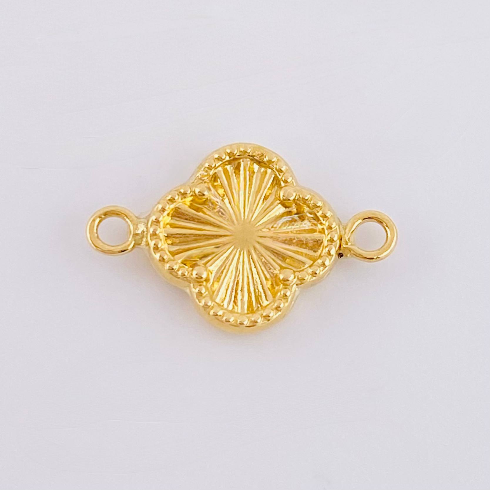 Herraje Trebol Dorado 0.6gr / 1/2 in / Oro Amarillo 18K