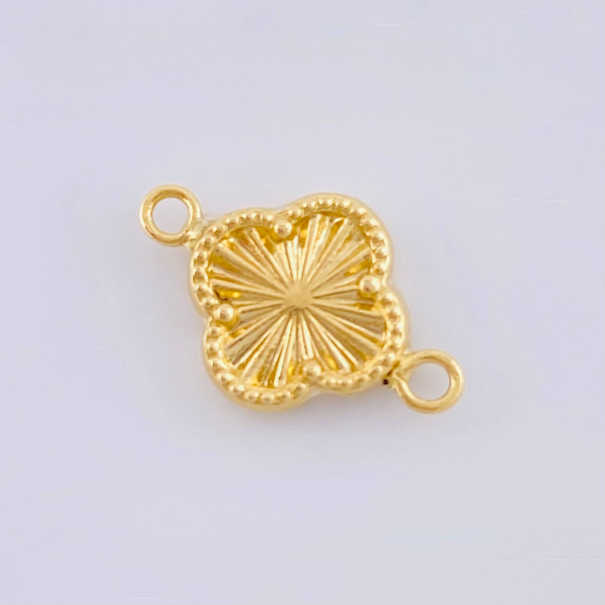 Herraje Trebol Dorado 0.6gr / 1/2 in / Oro Amarillo 18K