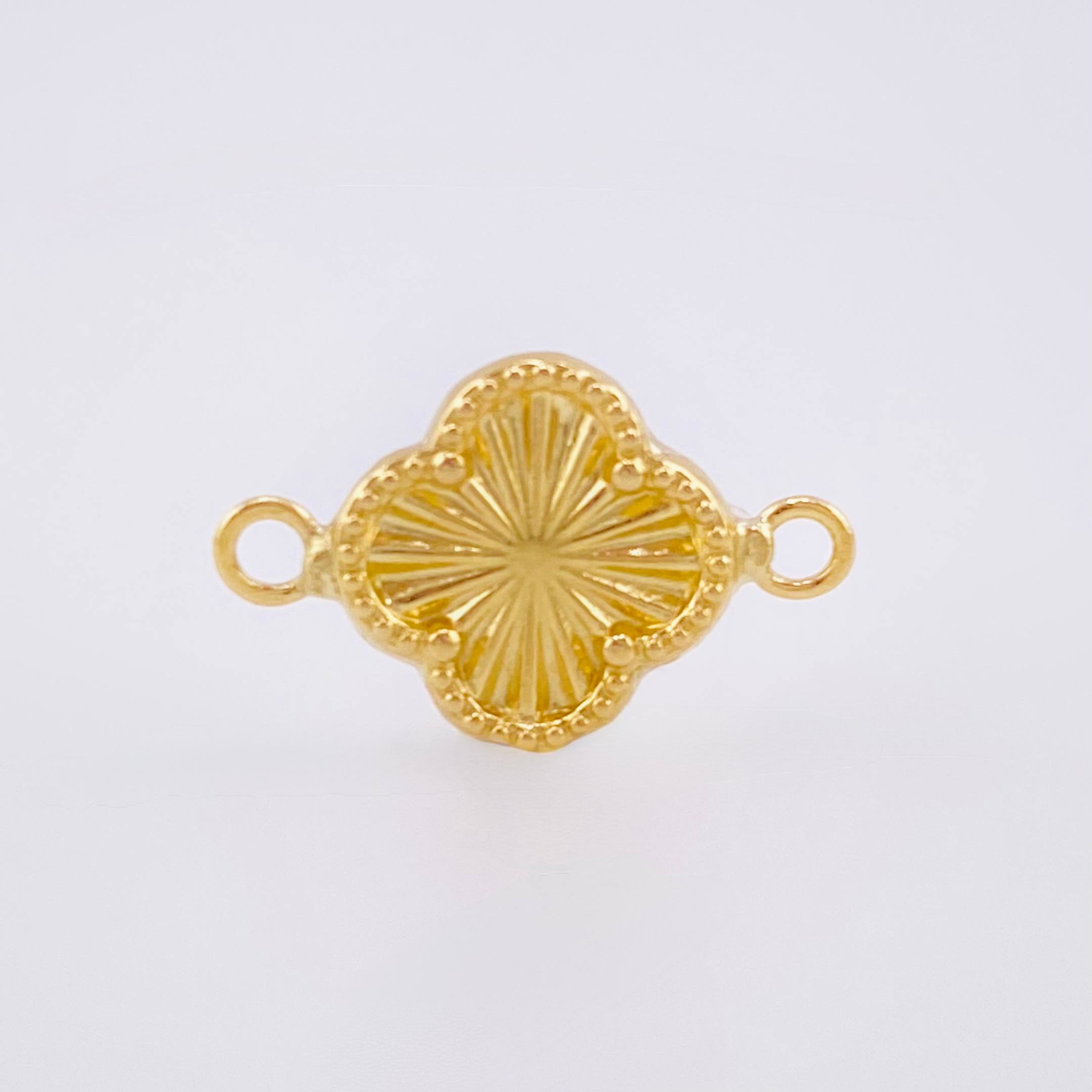 Herraje Trebol Dorado 0.6gr / 1/2 in / Oro Amarillo 18K