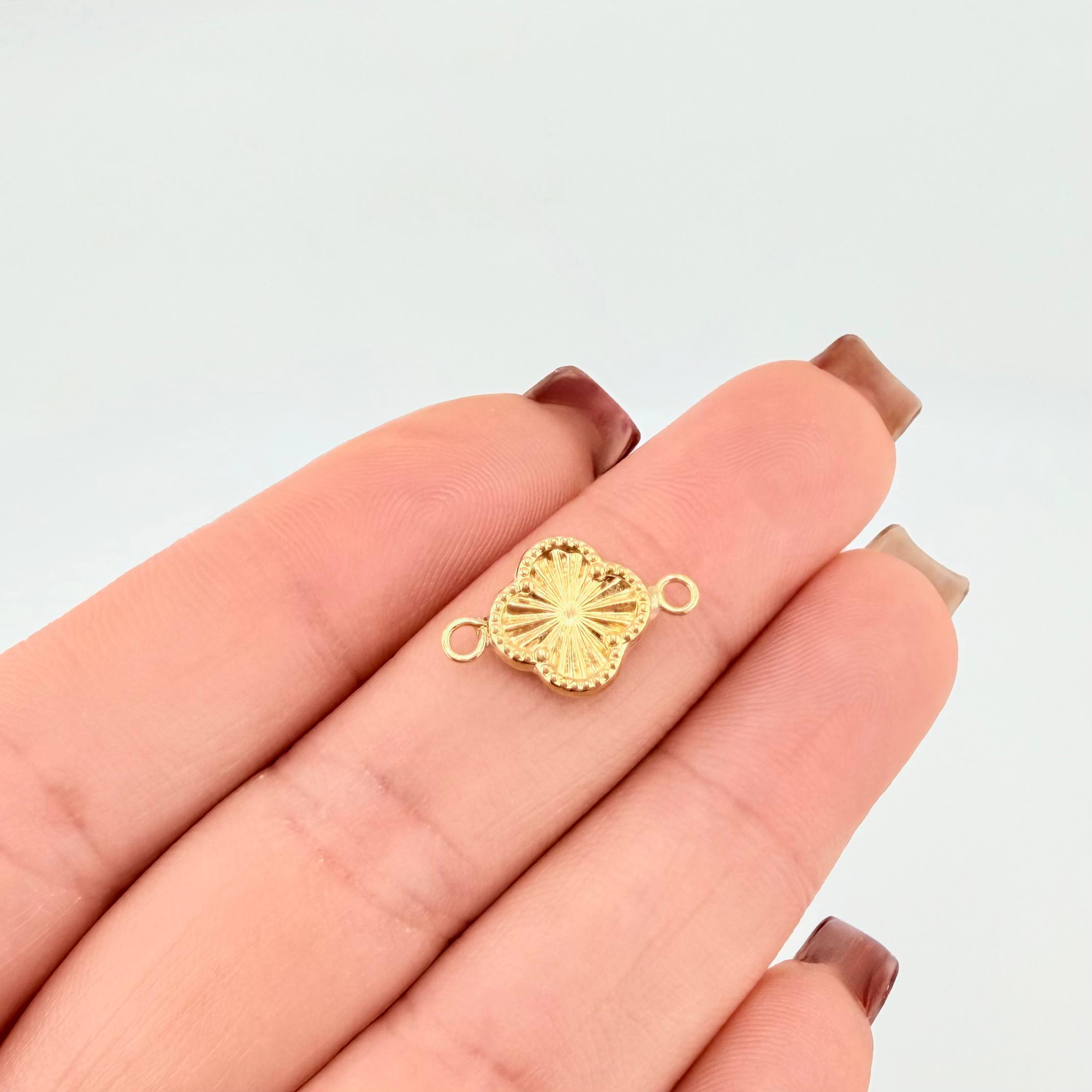 Herraje Trebol Dorado 0.6gr / 1/2 in / Oro Amarillo 18K