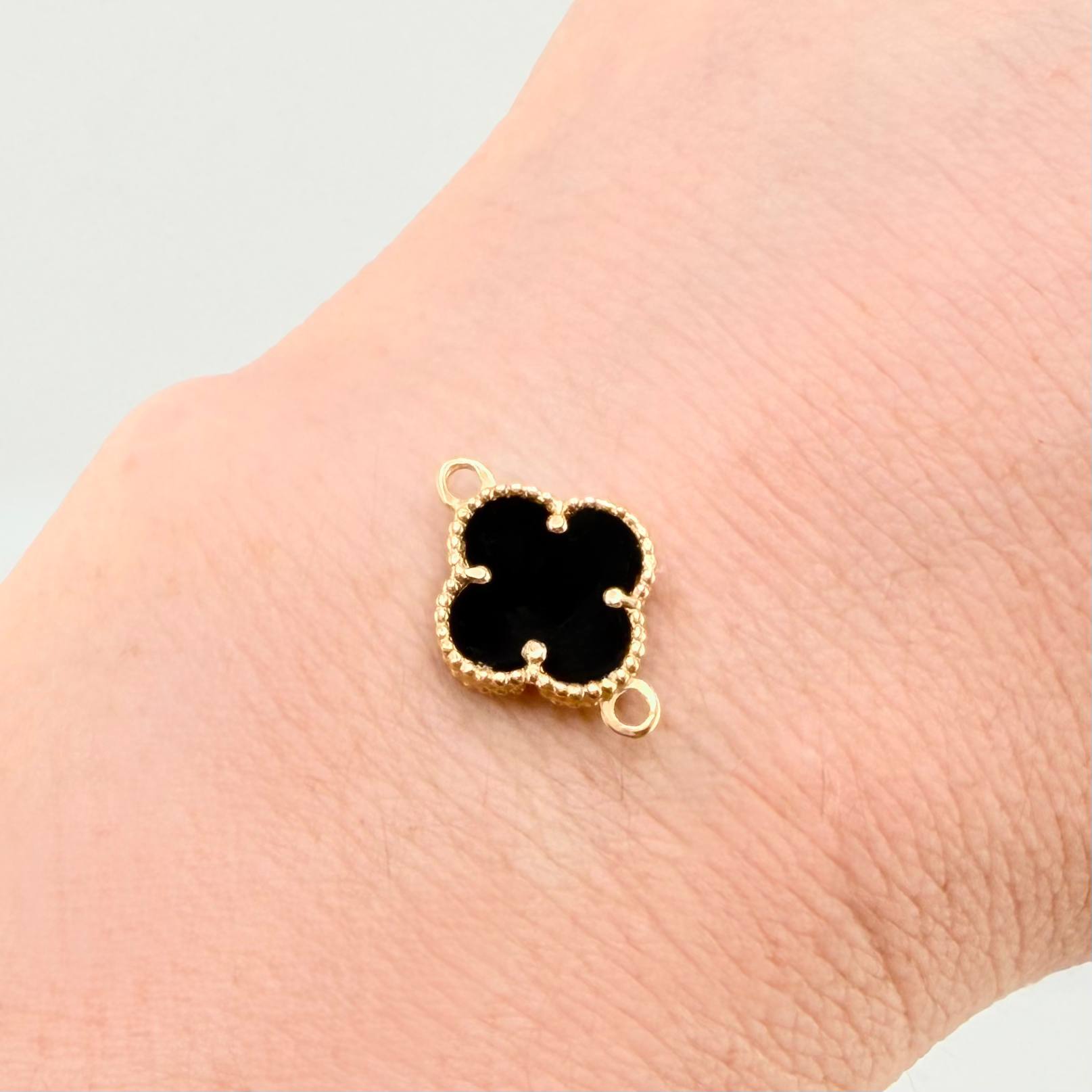 Clover Charm Black Onyx 1.2gr / 3/4 in / Yellow Gold Nac.Esp. 18K ©