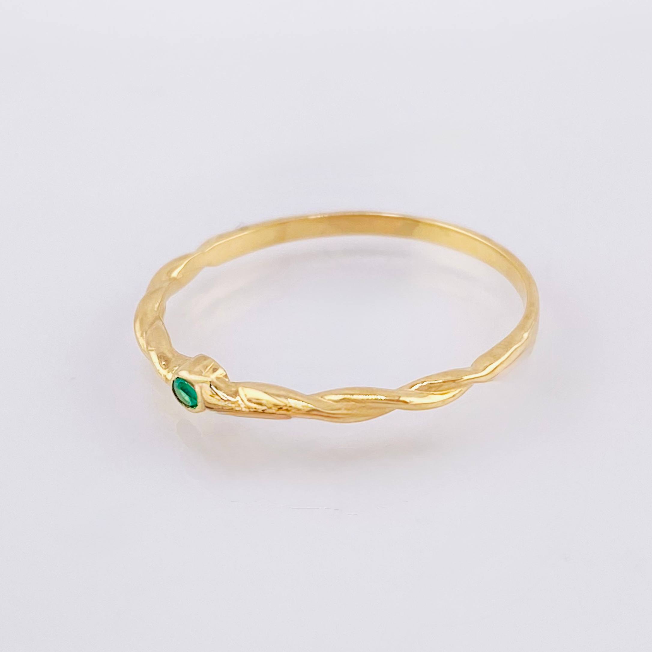 Braided Emerald Ring 1pts 0.95gr / T6 3/4 / 18K Yellow Gold *