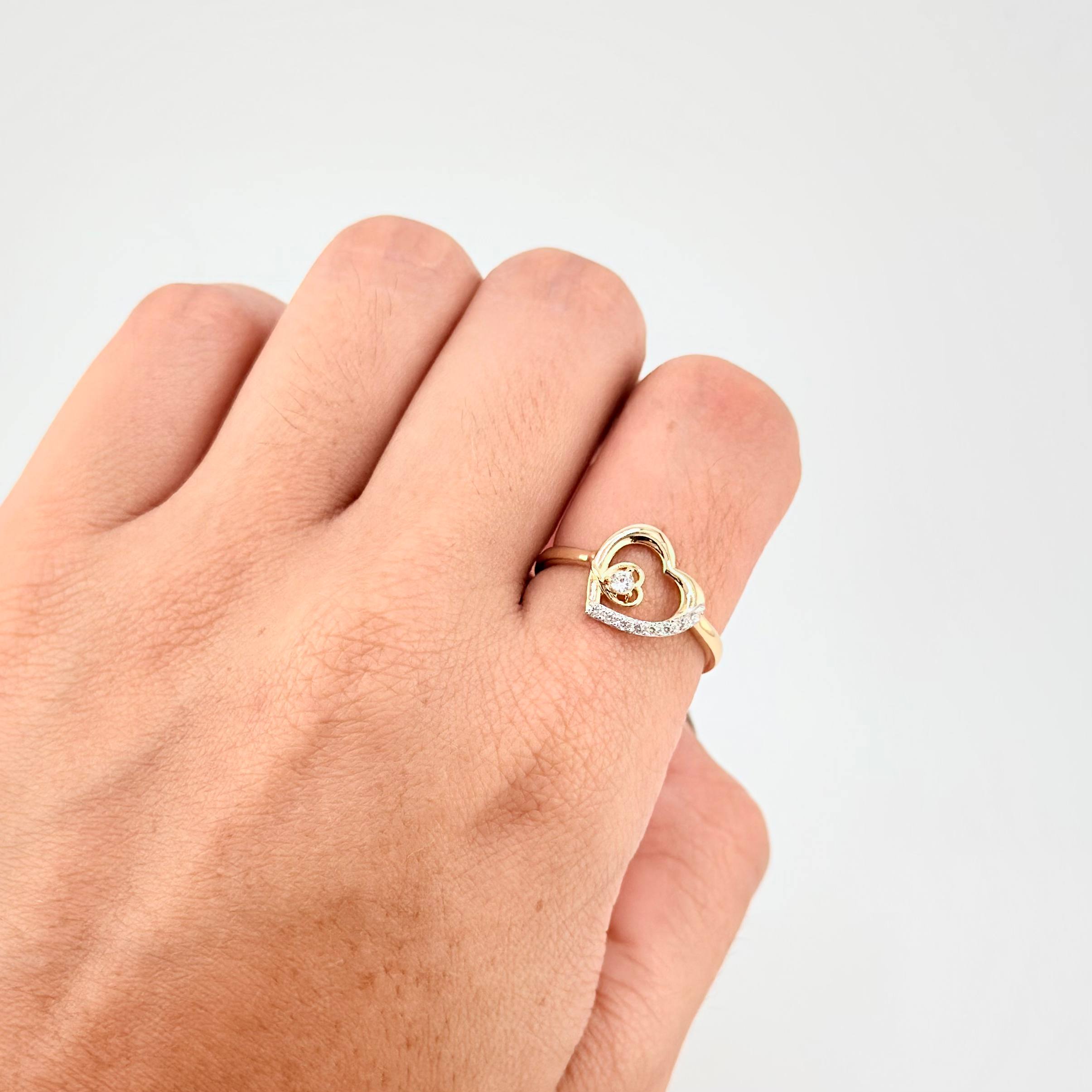 Anillo Silueta Corazon 1.8g / T7 1/2 Oro Amarillo 18K