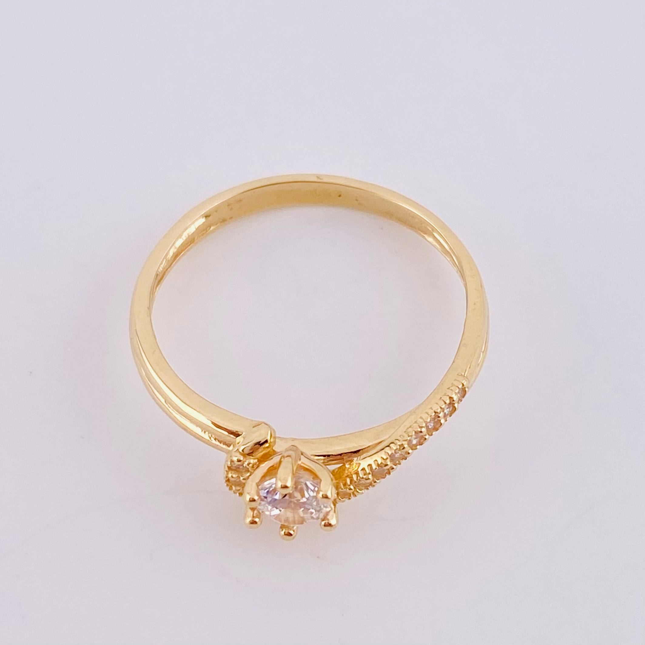 Anillo Solitario Bypass 2.3g / T7 Oro Amarillo 18K
