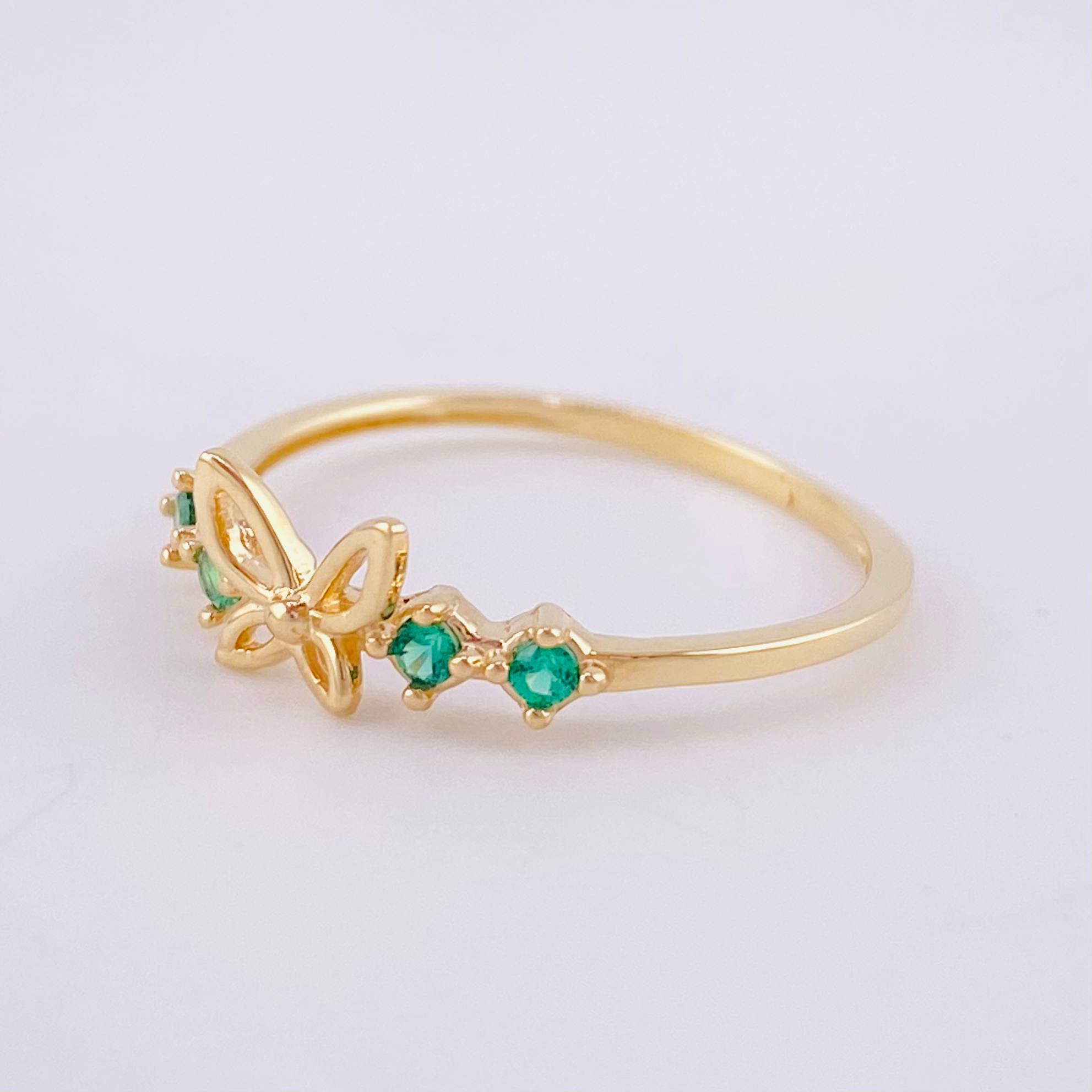 Anillo Silueta Mariposa Zirconias 1.4g / T6 3/4 Oro Amarillo 18K