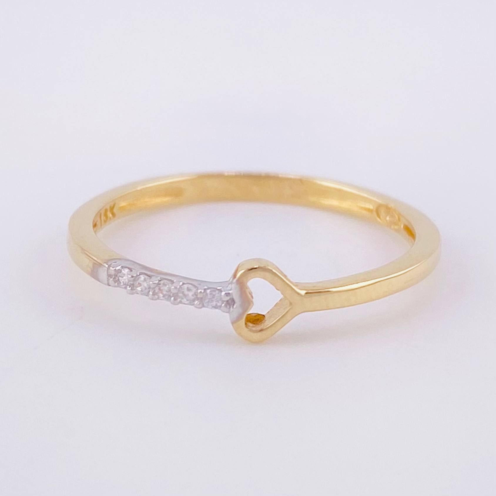 Anillo Linea Corazon Silueta 1.3g / T6 Oro Amarillo 18K