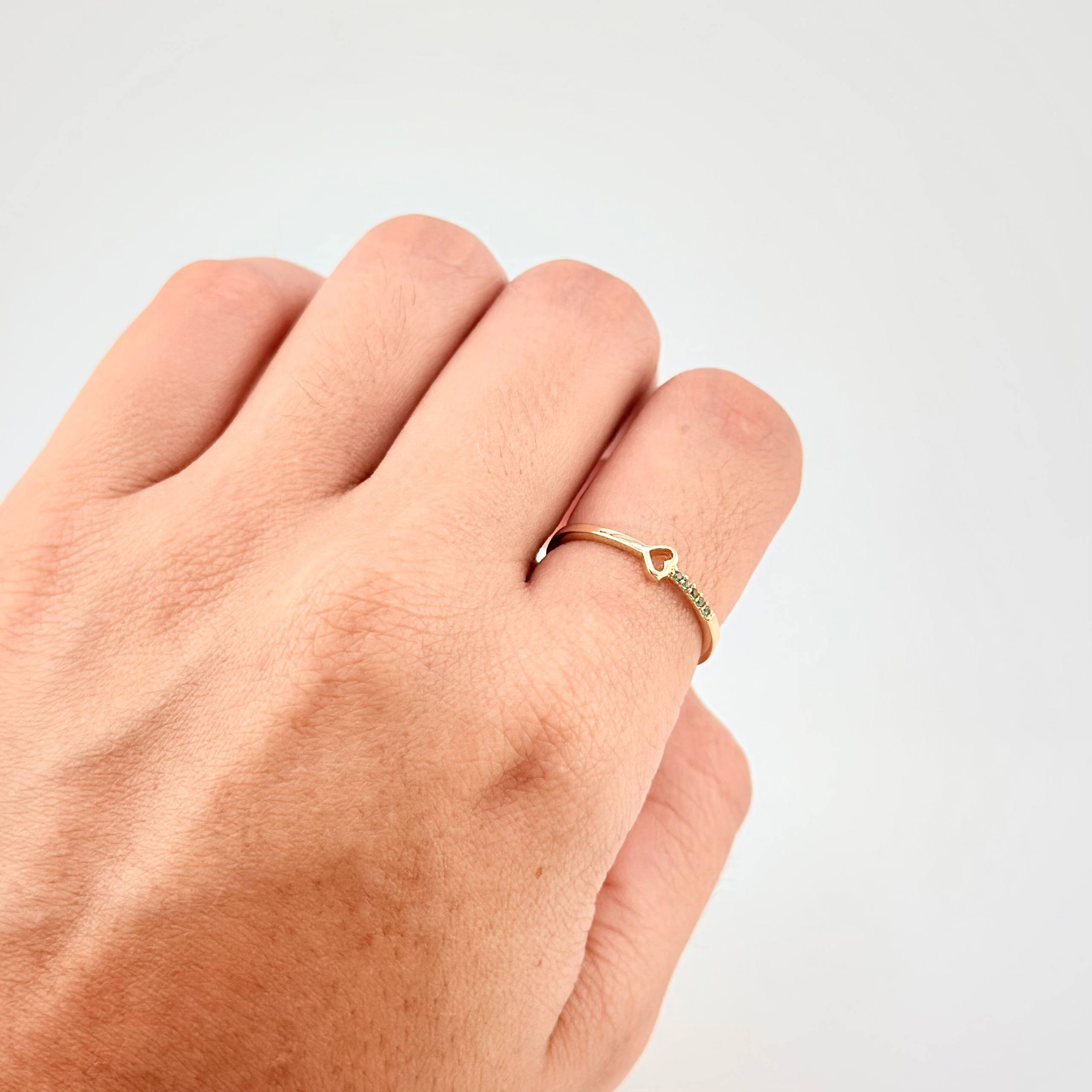 Anillo Linea Corazon Silueta 1.4g / T6 3/4 Oro Amarillo 18K