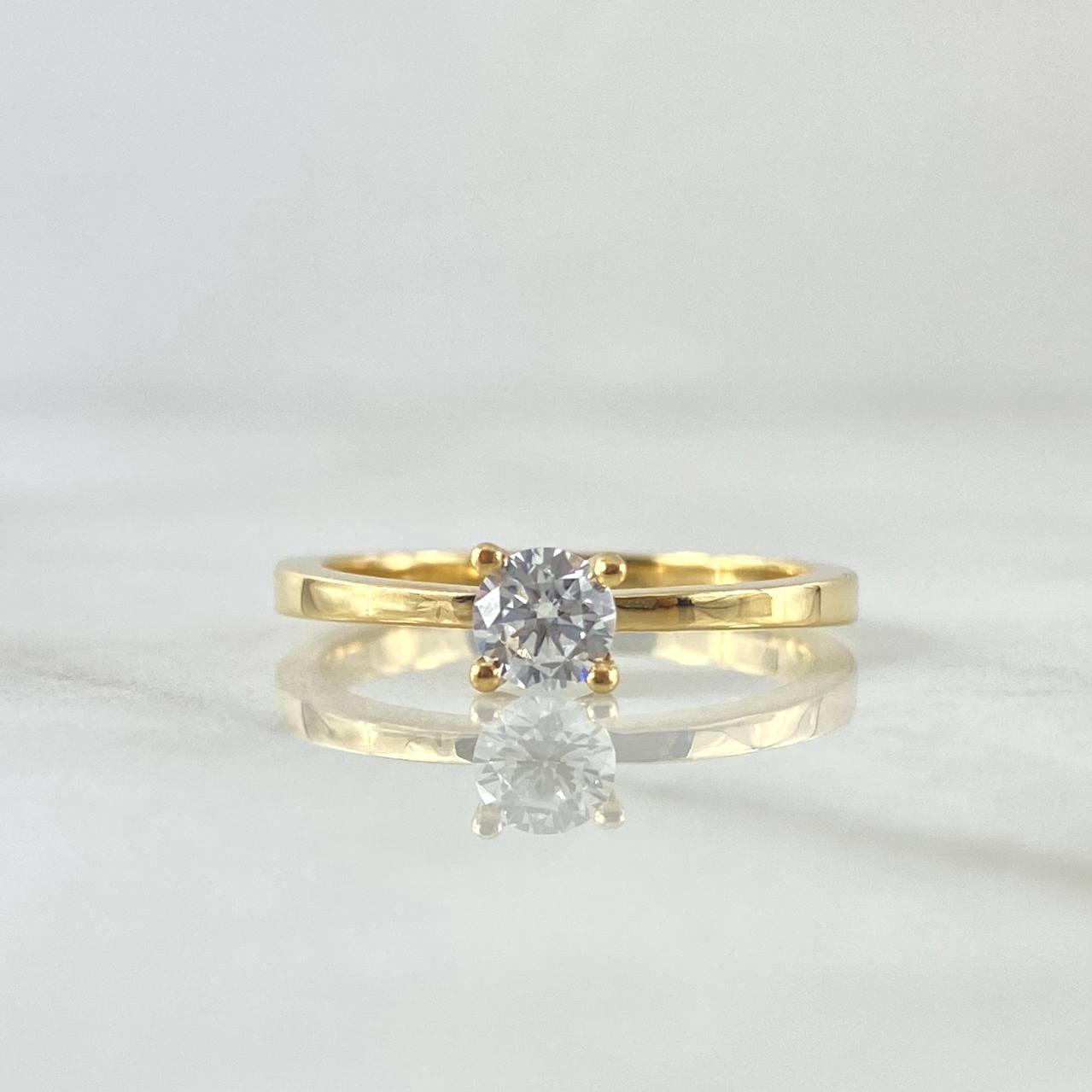 Straight Solitaire Ring 2.9gr / Size 7 3/4 / White Zircon Yellow Gold 18K