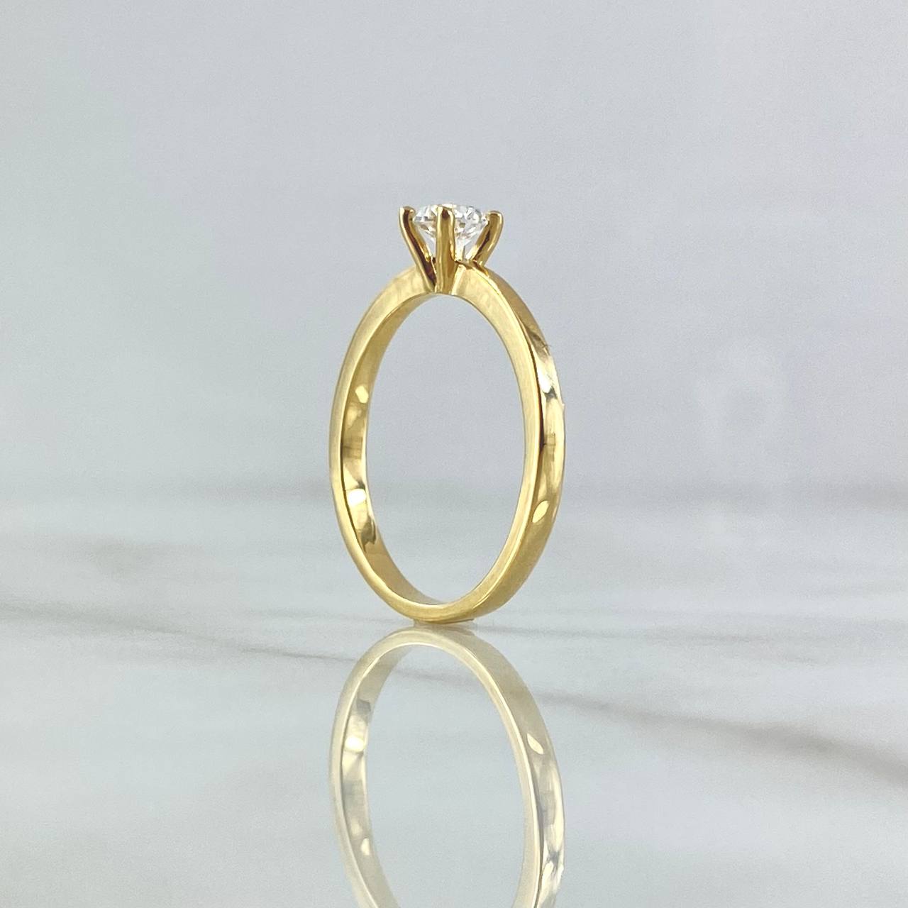 Straight Solitaire Ring 2.9gr / Size 7 3/4 / White Zircon Yellow Gold 18K