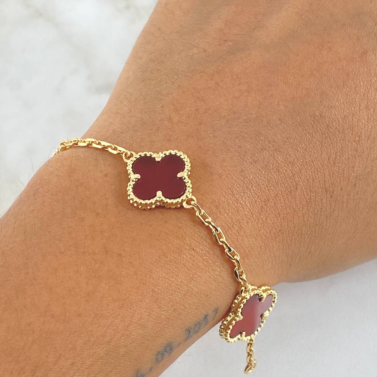 Pulso Aro Seguido Trébol VCyA Gradual 13.85gr / 22cm / 2.3mm Ambar Rojo Oro Amarillo  18K ©