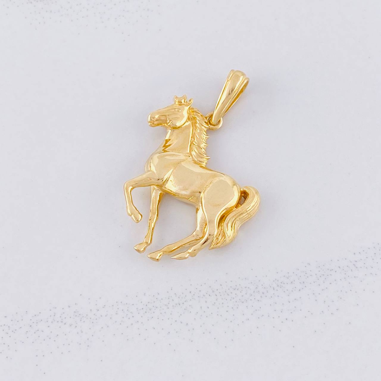 Dije Caballo 4.65g / 1 1/2 in Oro Amarillo 18K