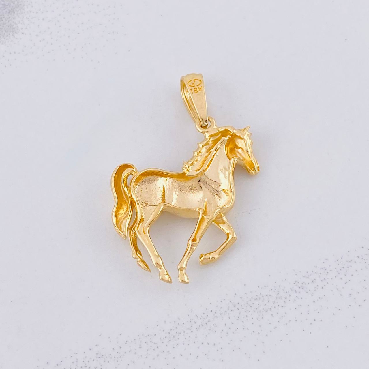 Dije Caballo 4.65g / 1 1/2 in Oro Amarillo 18K