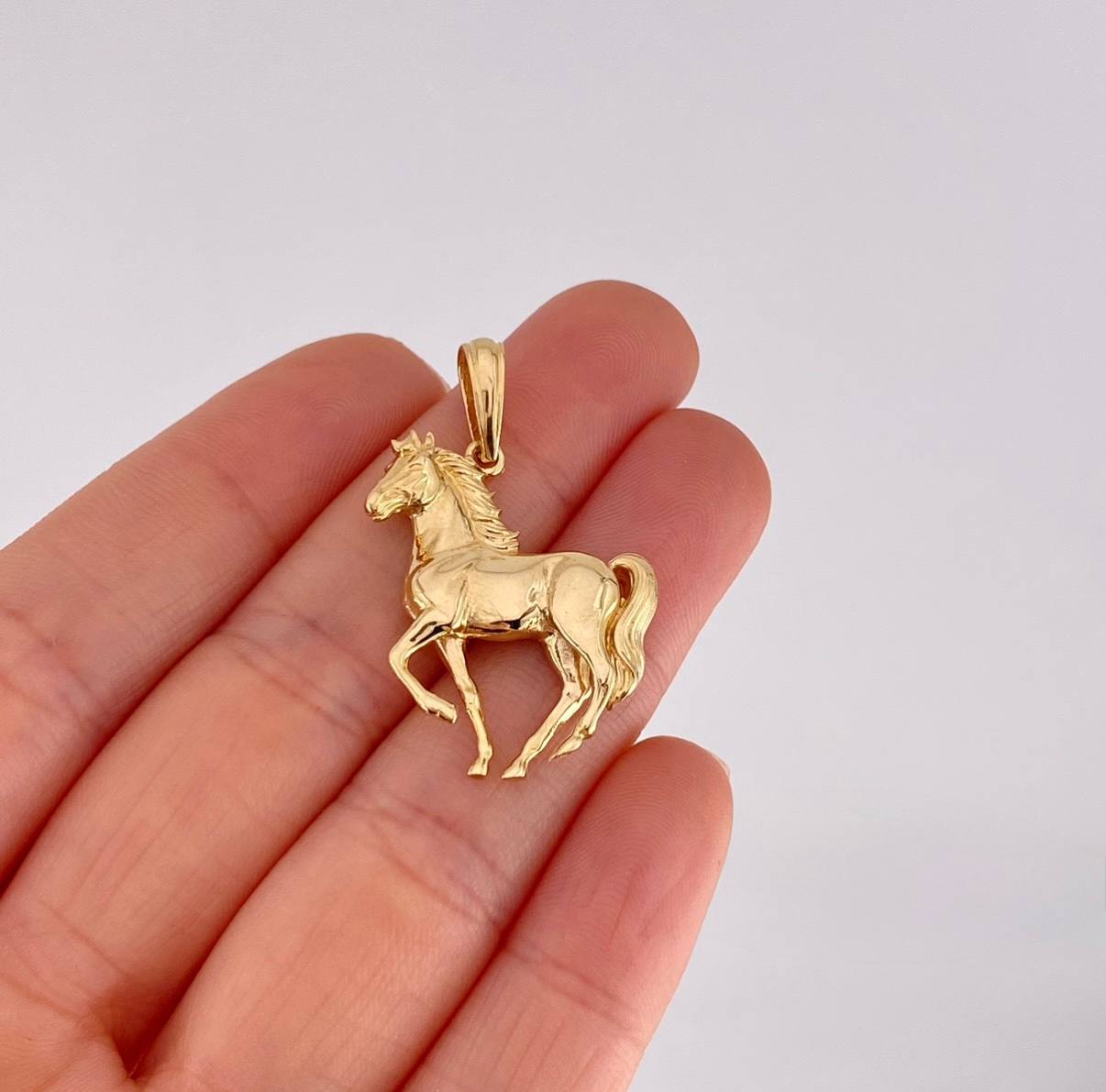 Dije Caballo 4.65g / 1 1/2 in Oro Amarillo 18K