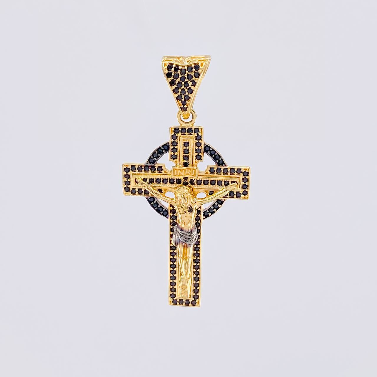 Dije Cruz Cristo Onyx 6.6g / 1 3/4 in Dos Oros Negro Amarillo 18K
