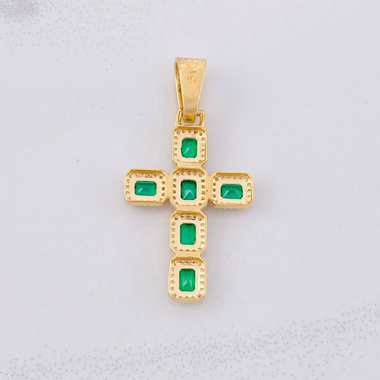 Rectangular Dense Cross Pendant 3.45g / 1 1/2 in Yellow Gold 18K