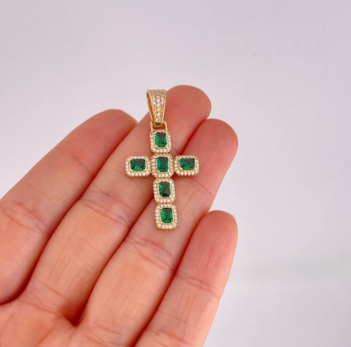 Rectangular Dense Cross Pendant 3.45g / 1 1/2 in Yellow Gold 18K