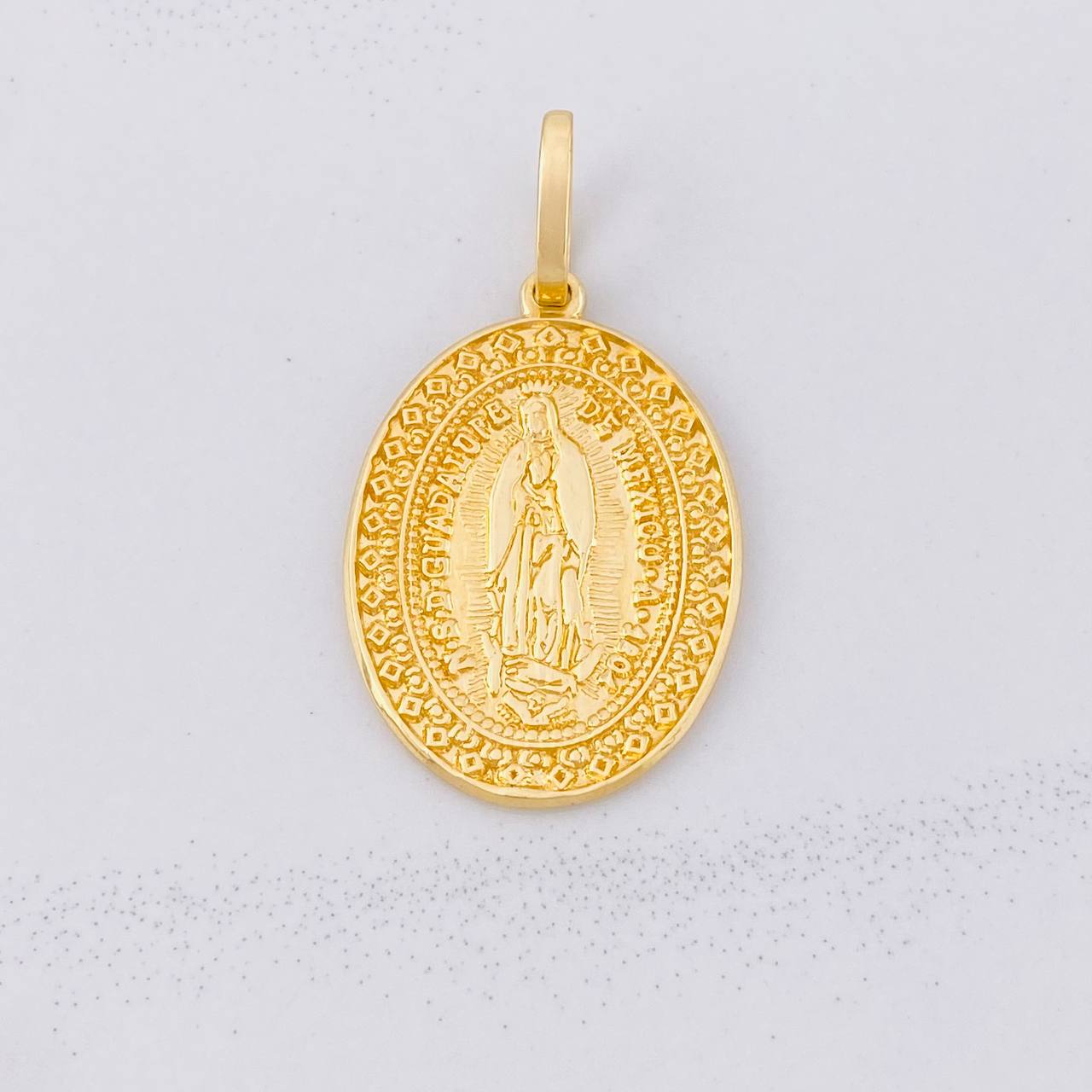 Dije Medalla Virgen de Guadalupe 8.3g / 1 1/2 in Oro Amarillo 18K