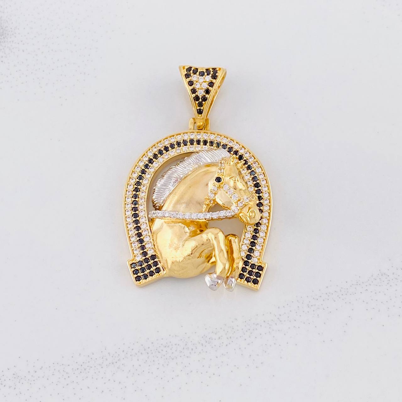 Dije Herradura Caballo 12.6g / 1 1/2 in Dos Oros Amarillo Blanco 18K