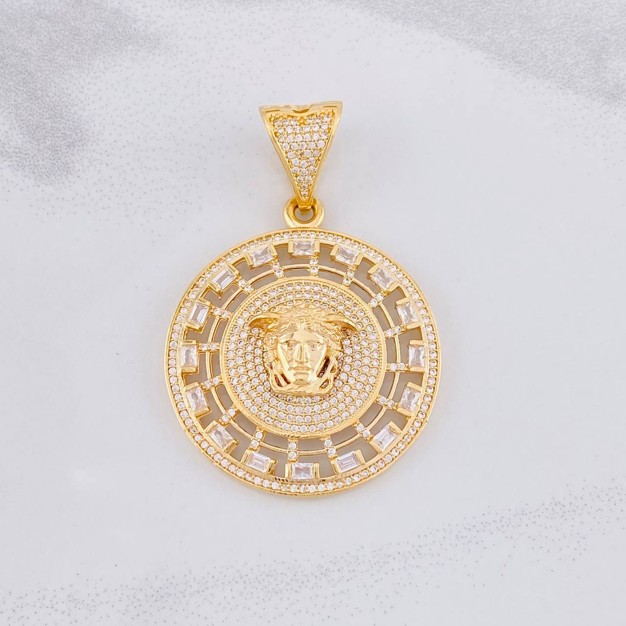 Dije Medalla Medusa Medieval 14.9g / 2 1/4 in Oro Amarillo 18K