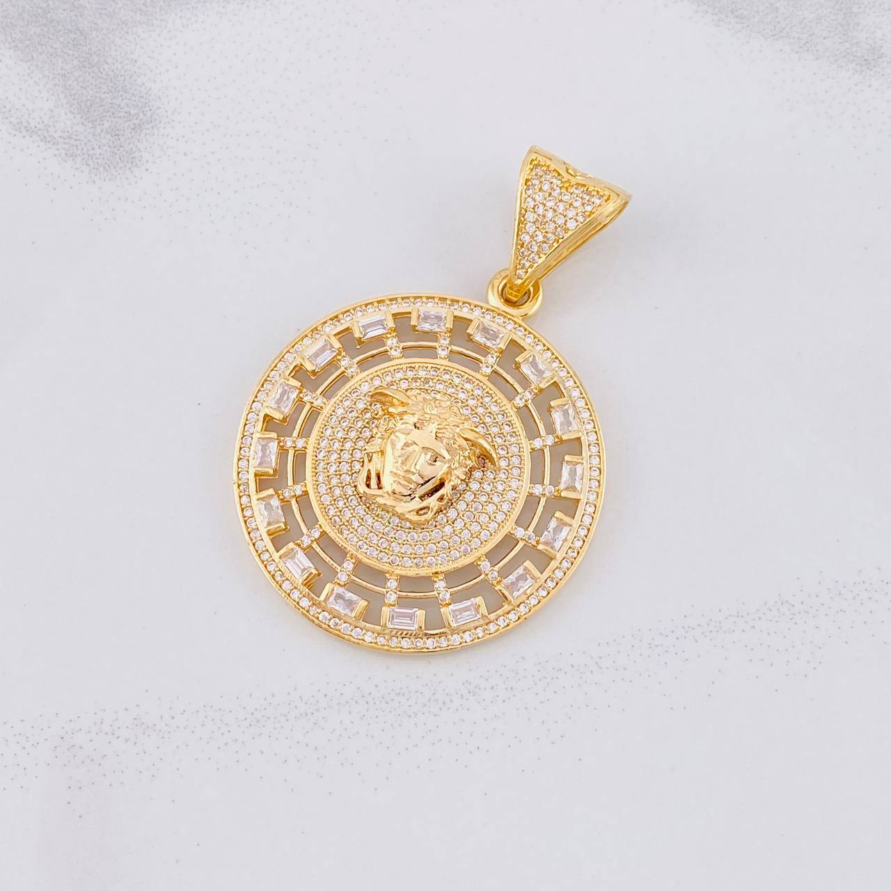 Dije Medalla Medusa Medieval 14.9g / 2 1/4 in Oro Amarillo 18K