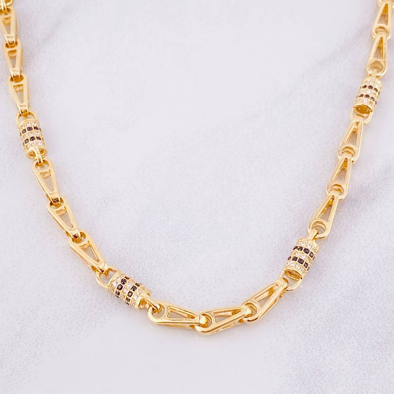 Cadena Rustica Cilindro 52.6g / 28 in / 4.75mm Oro Amarillo 18K