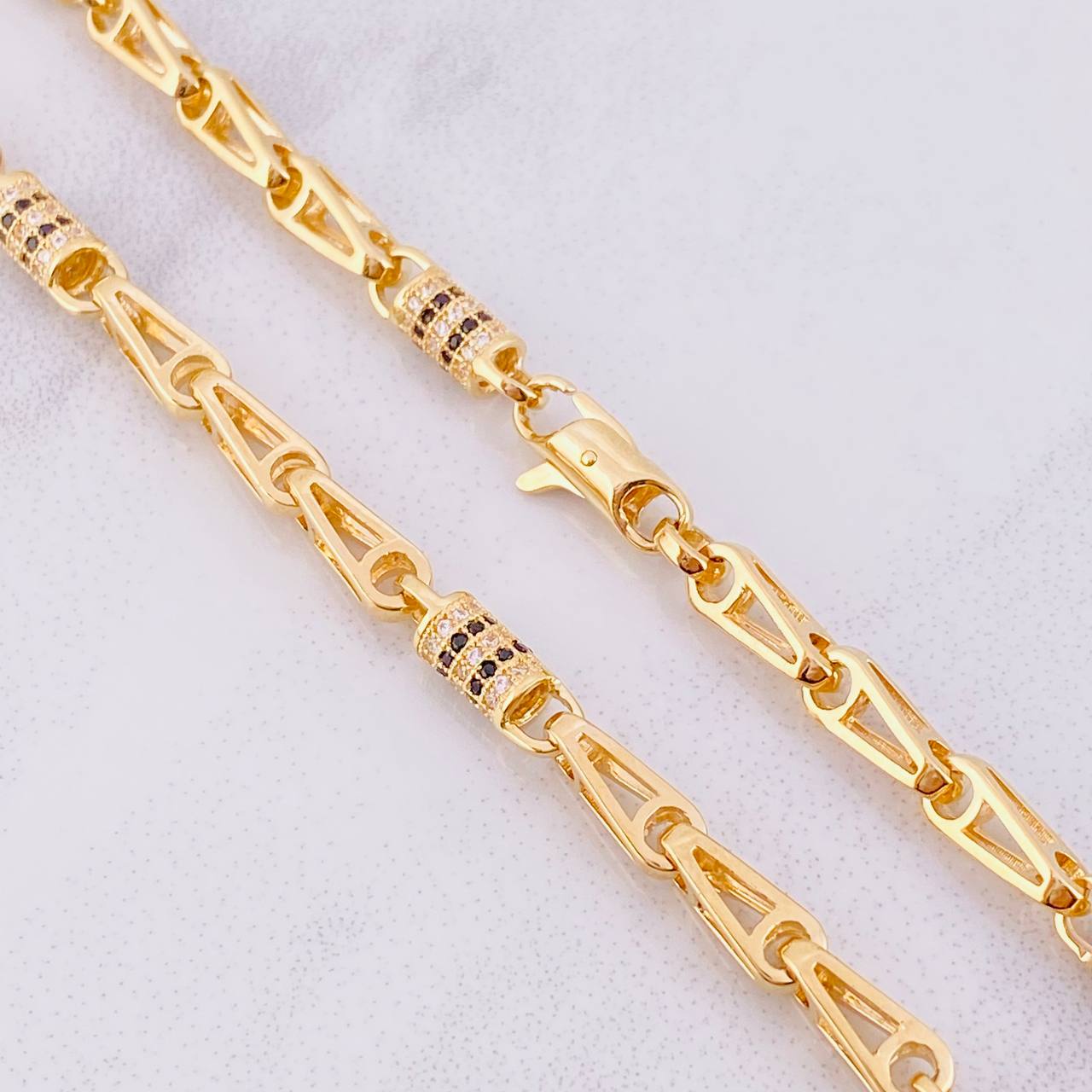 Cadena Rustica Cilindro 52.6g / 28 in / 4.75mm Oro Amarillo 18K