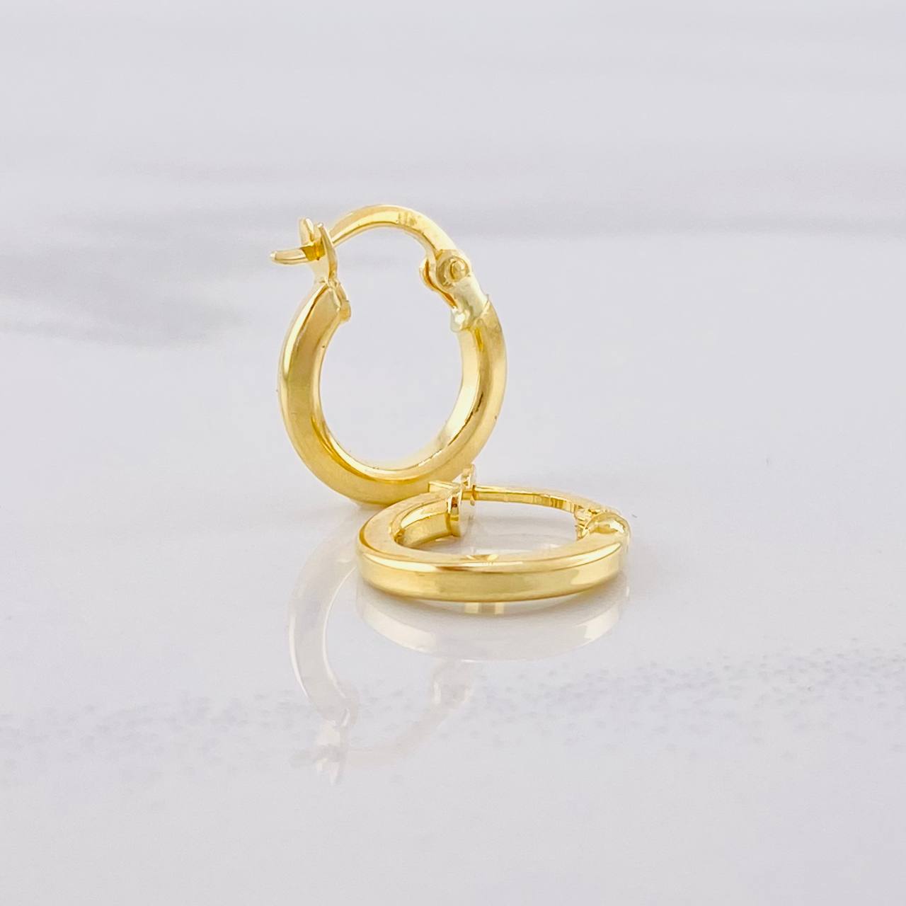 Candongas Lisas 1.05g / 1/2 in Oro Amarillo 18K