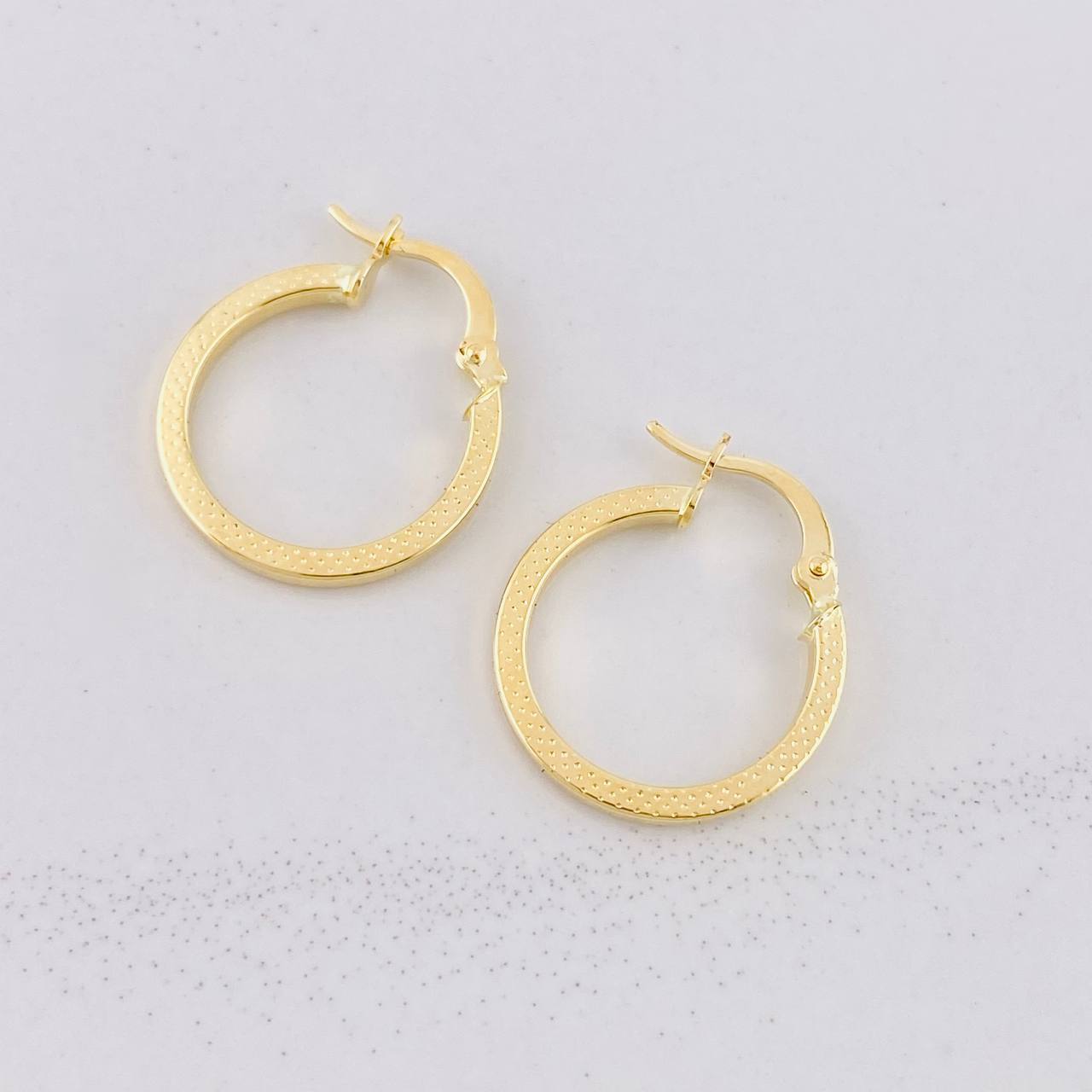 Candongas Punteadas 1.45g / 3/4 in Oro Amarillo 18K