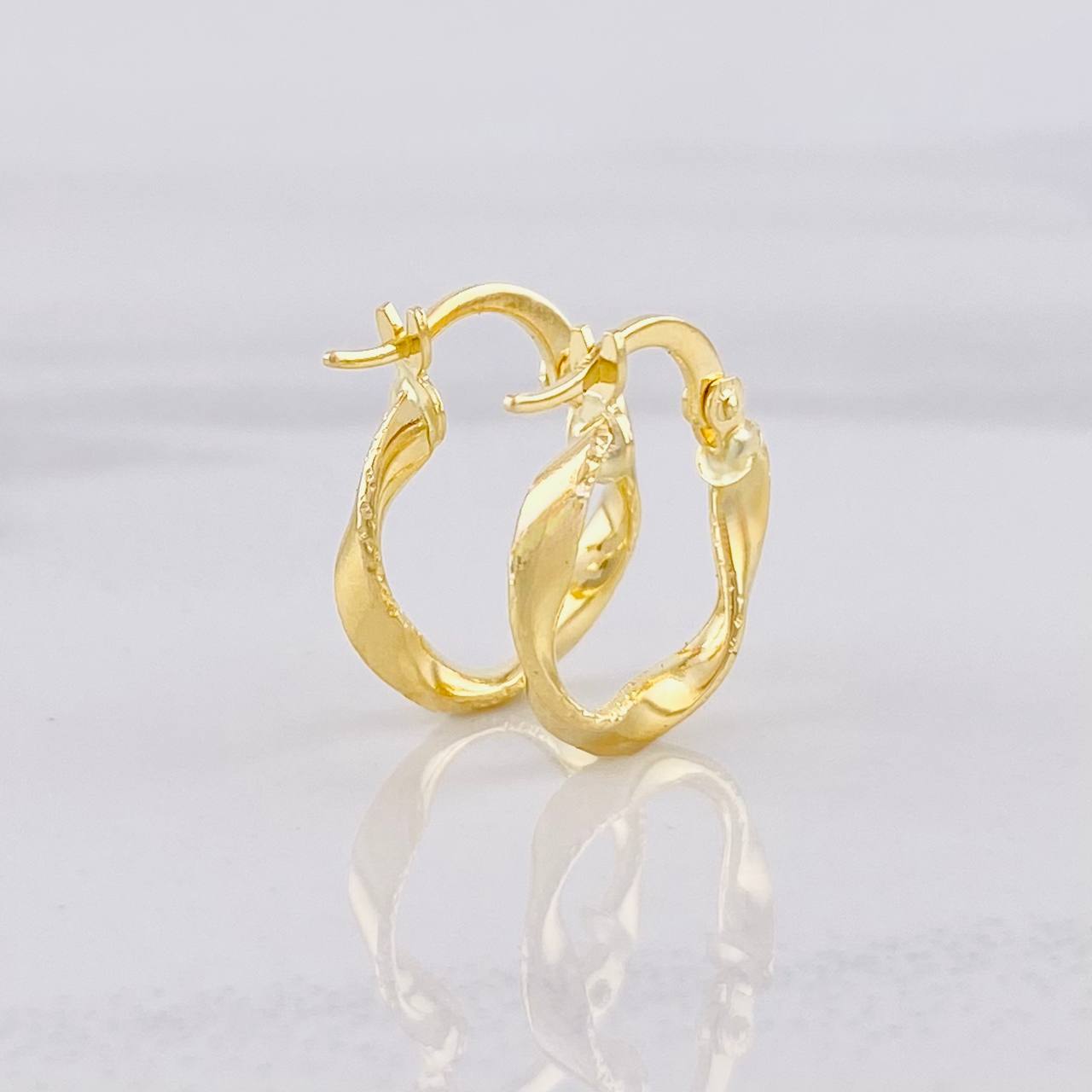 Candongas Asby 1.2g / 3/4 in Oro Amarillo 18K