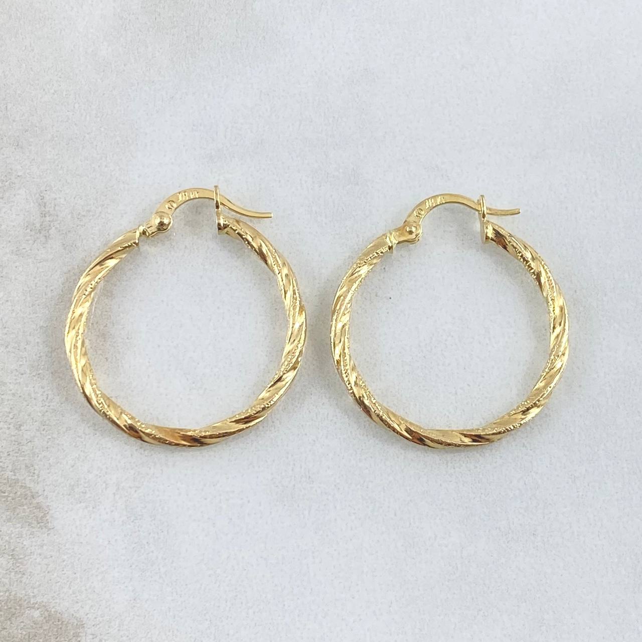 Sami Hoop Earrings 1.65gr / 1 1/4 in / Twisted Dotted 18K Gold