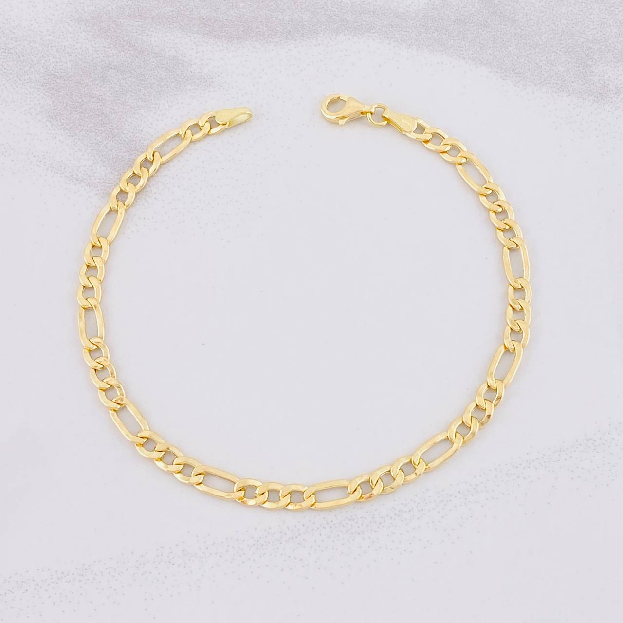 Fígaro Bracelet 2.6g / 8 in / 4.2mm Yellow Gold 18K