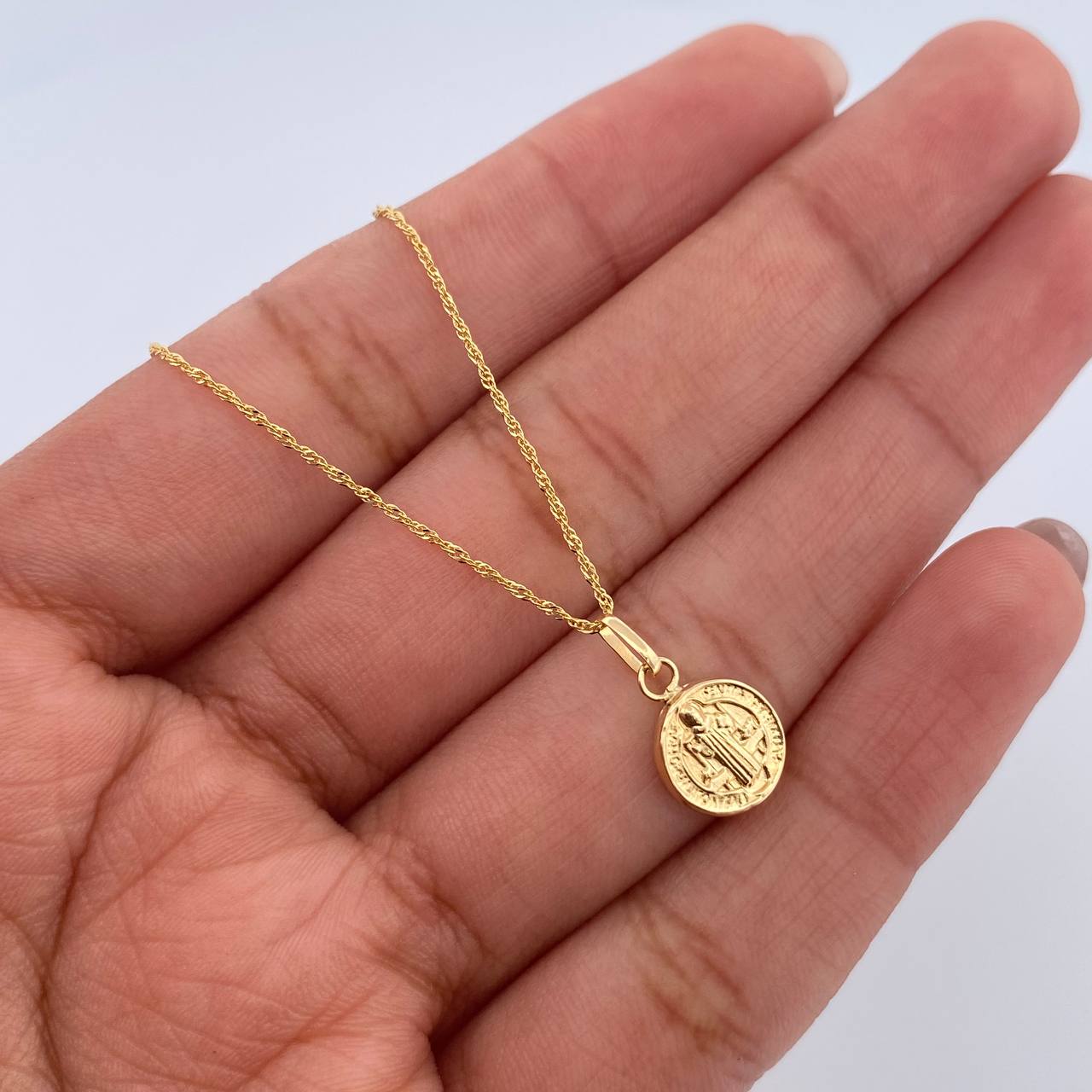 Set Singapore Chain 1.05gr / 45cm / 0.7mm + Pendant / 0.45gr / 1.4cm Stamped Yellow Gold 18K (Offer) $