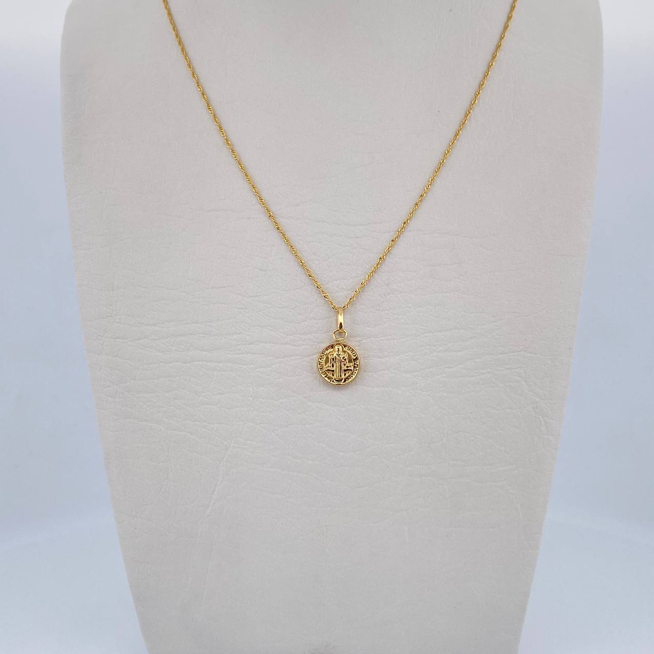 Set Singapore Chain 1.05gr / 45cm / 0.7mm + Pendant / 0.45gr / 1.4cm Stamped Yellow Gold 18K (Offer) $