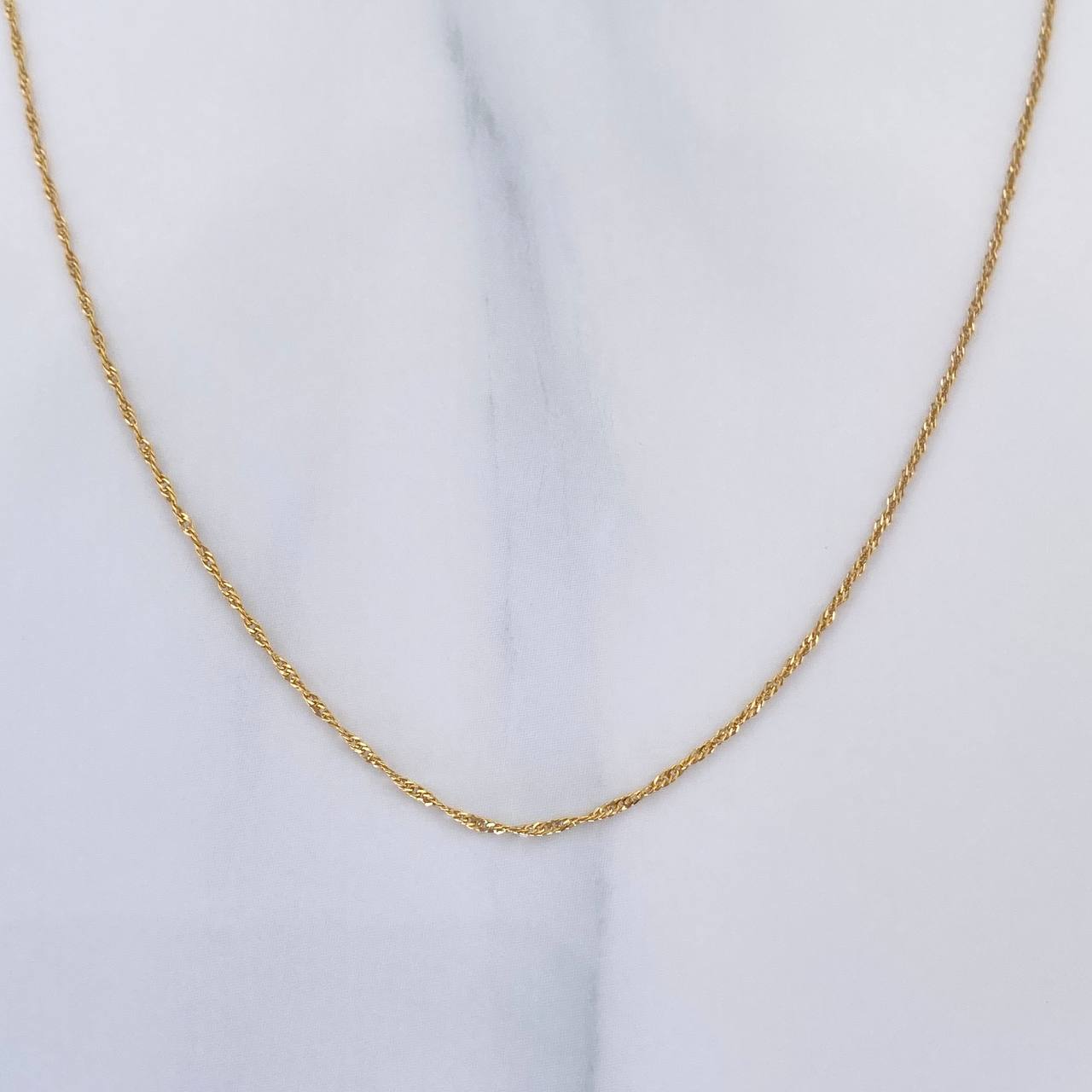 Singapore Chain 0.9 g / 15 3/4 in / 0.7 mm 18K Yellow Gold