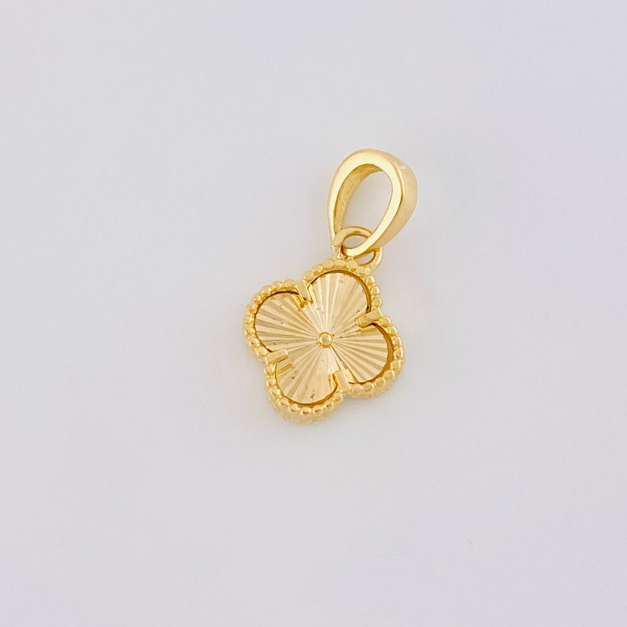 Dije Trebol Diamantado 1.35g / 3/4 in Oro Amarillo 18K