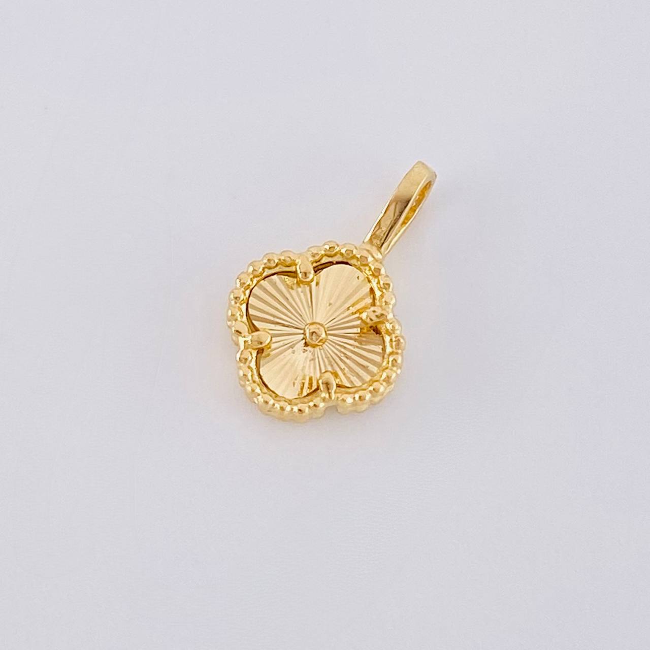 Dije Trebol Diamantado 0.75g / 1/2 in Oro Amarillo 18K