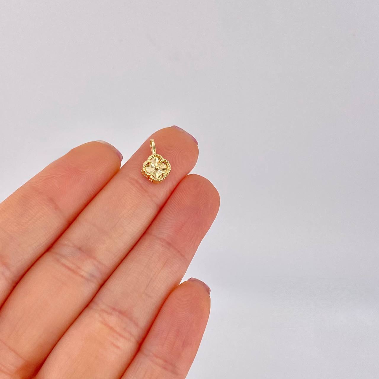 Dije Trebol Diamantado 0.75g / 1/2 in Oro Amarillo 18K