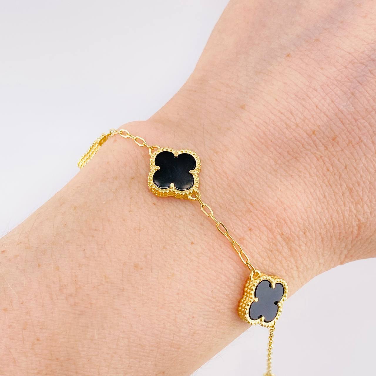 Paperclip Bracelet Clover Onyx 6.1g / 8 1/4 in / 1.8mm Yellow Gold 18K
